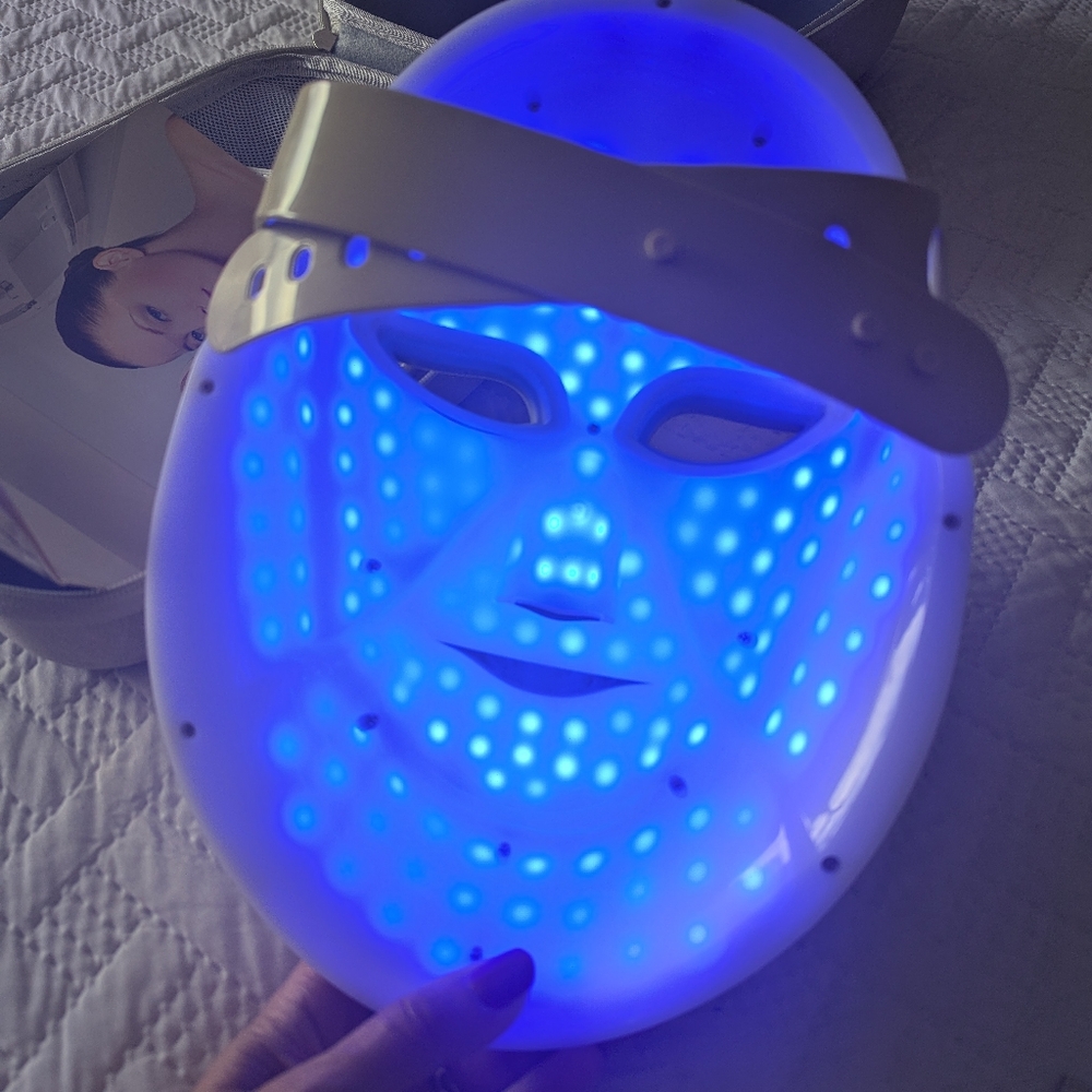 LED Light Therapy - Picture 4 of 6
